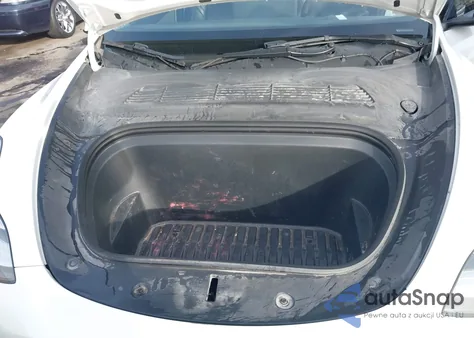 2022 Tesla Model Y Long Range Dual Motor All-Wheel Drive z USA, uszkodzony, nr VIN 7SAYGDEE6NF480132